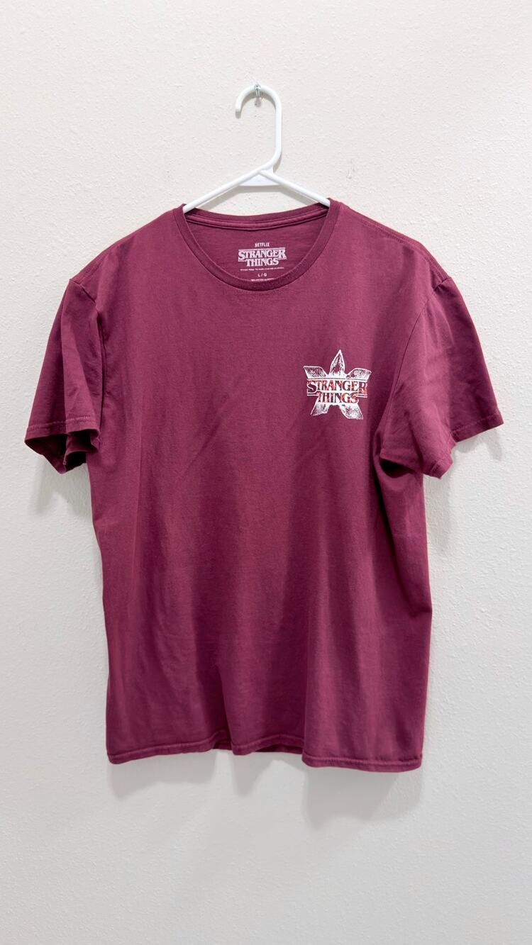 Stranger Things One Last Adventure Maroon Graphic T-Shirt Unisex Large Preowned